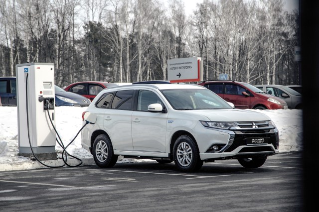 Компания Mitsubishi начала устанавливать зарядные станции по Украине