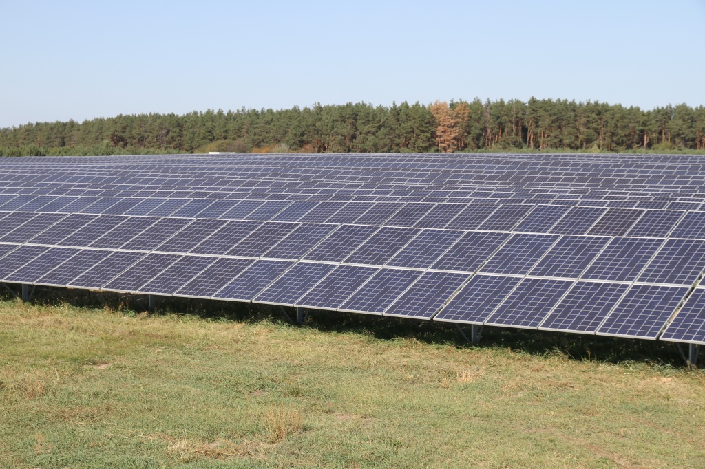 В поселке Большая Дымерка заработала крупнейшая солнечная электростанция Киевщины