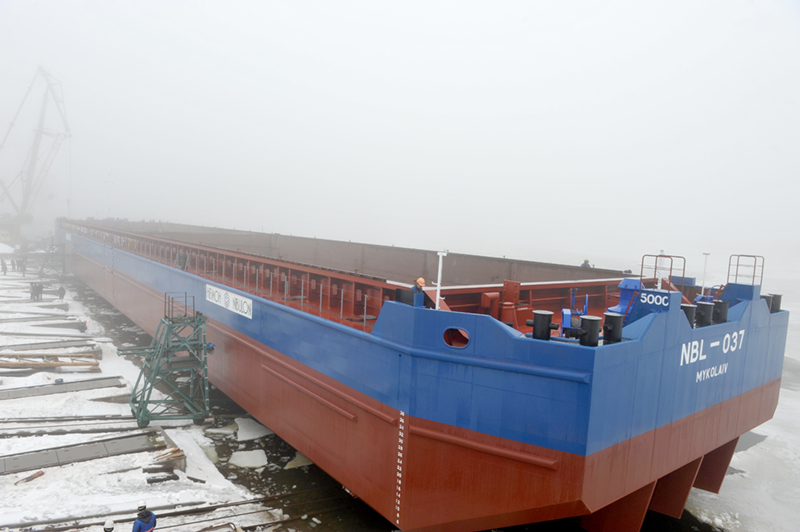 Из реконструированного слипа завода «НИБУЛОН» на воду спущено первое 100-метровое судно