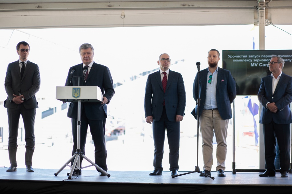 Президент Украины открыл первую очередь пускового комплекса зернового терминала