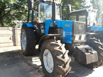 Новый трактор МТЗ Беларус 1221.2