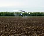 Обработка полей мотодельтапланом – авиахимработы по Украине