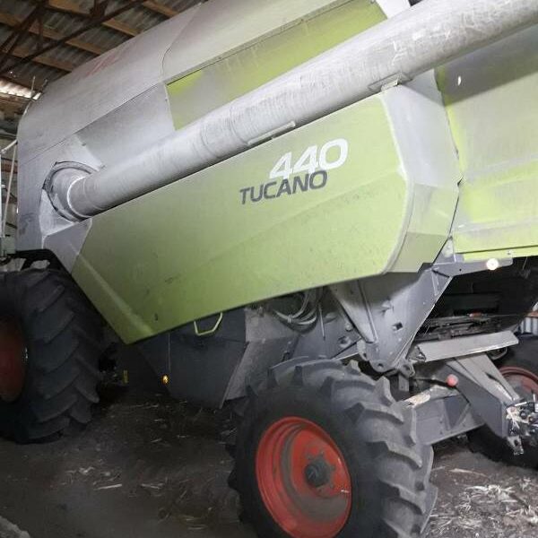 Комбайн зерноуборочный Claas Tugano 440, 2012 г.в.,мощность 280л.с.
