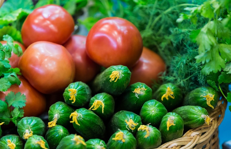 В Украине падают цены на огурцы и помидоры
