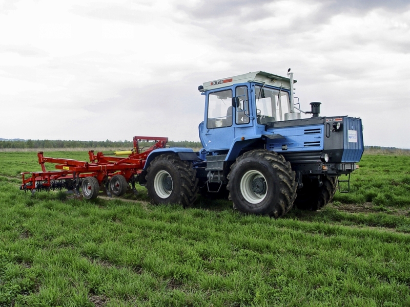 Украинские  аграрии закупили  17 тыс. единиц новой техники и оборудования