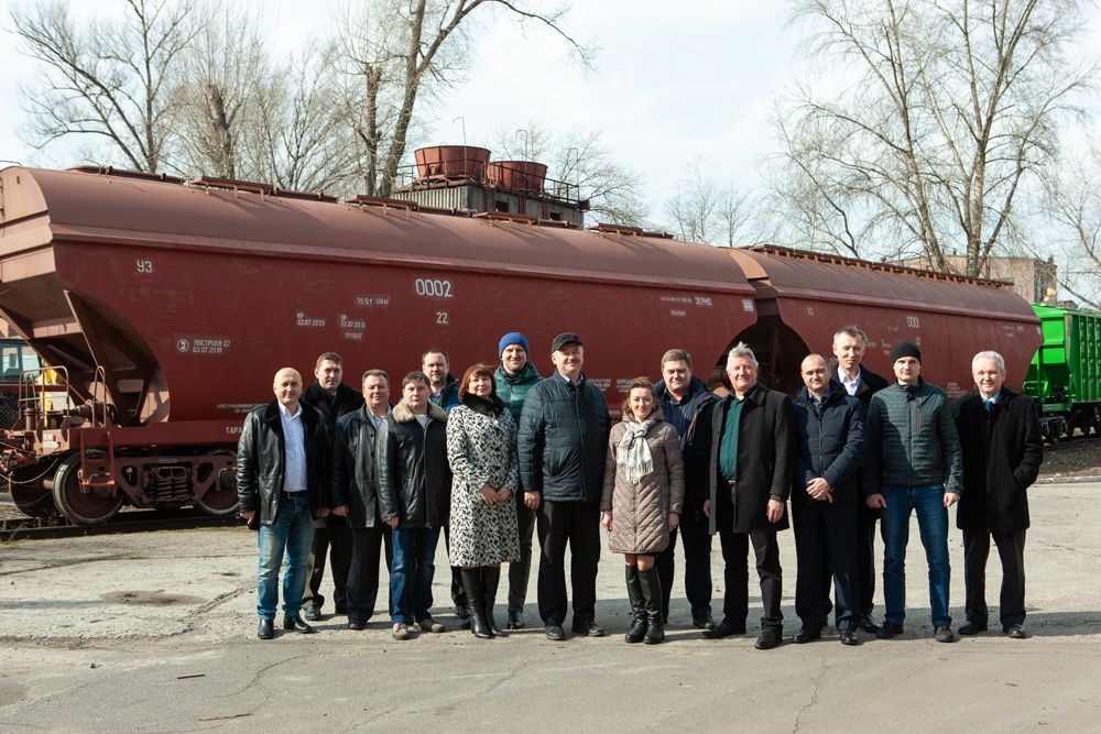 Крюковский вагоностроительный завод презентовал две новые модели зерновозов