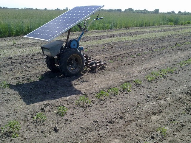 Фермер из Черниговской области сконструировал блок, работающий от энергии солнца