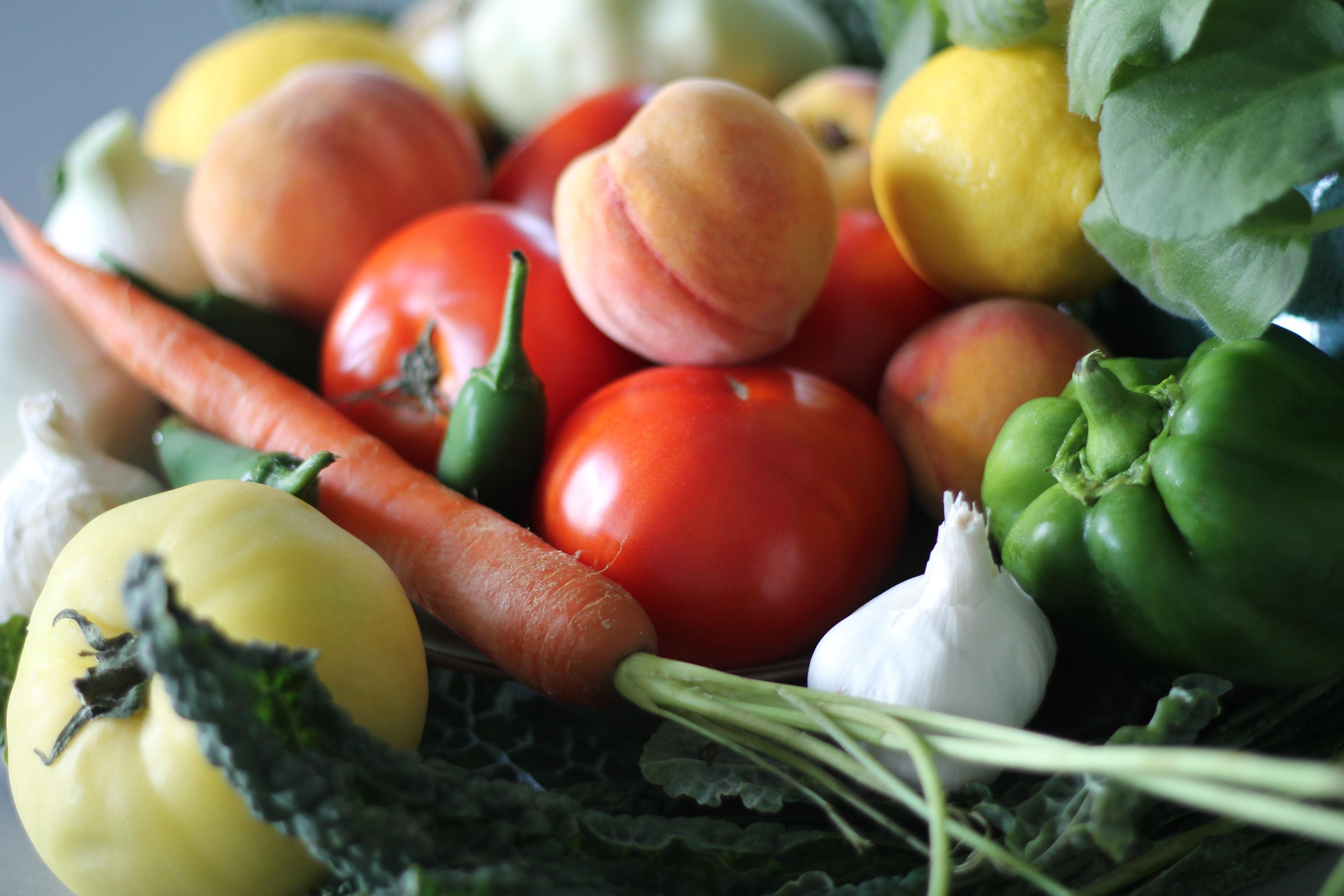 Производителей свежих овощей. Овощи. Овощи и фрукты. Немытые овощи и фрукты. Свежие овощи и фрукты.