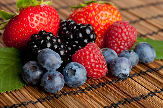 На украинских рынках растет ассортимент фруктов и ягод