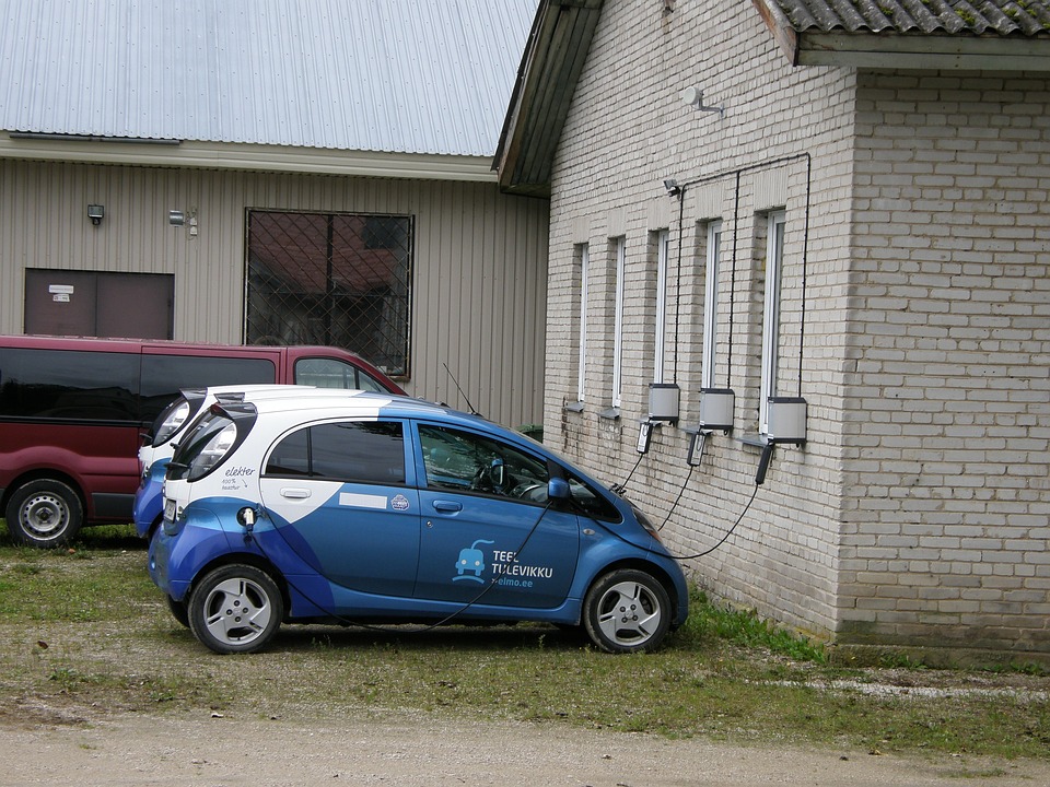 Электромобили в Украине могут подешеветь еще на 23%