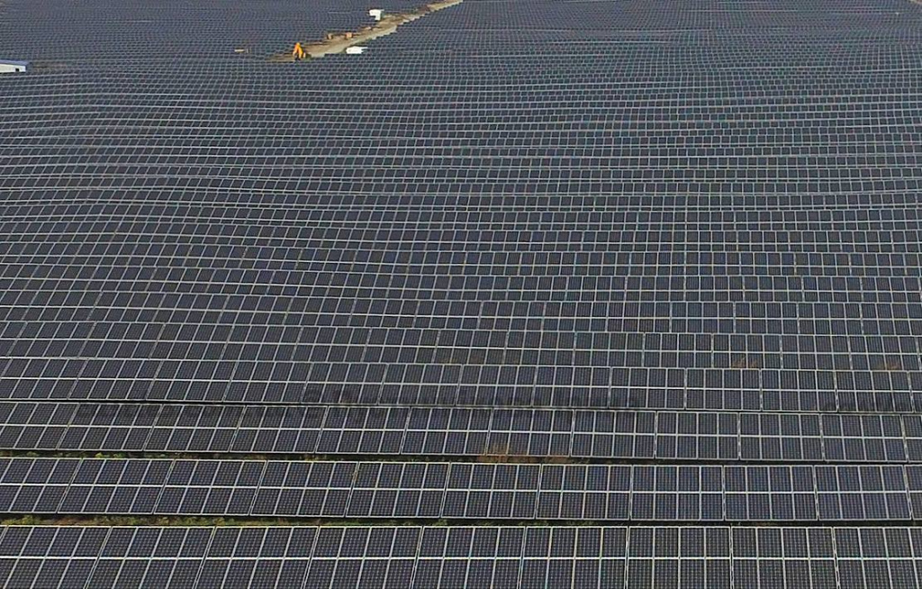 110 га солнечных батарей установили возле Каменец-Подольского
