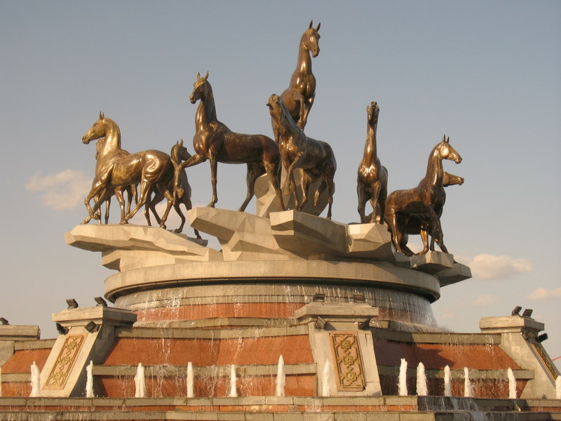 Памятник ахалтекинцам в Ашхабаде