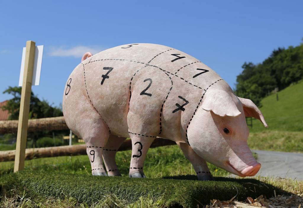 У світі дешевшає м'ясо свиней