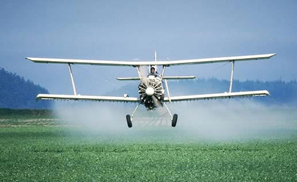Обработка полей пестицидами.jpg