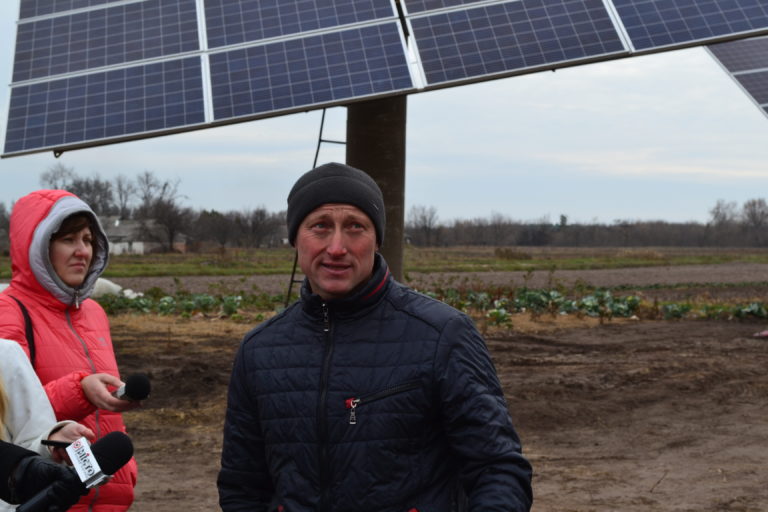 Алексей Онищенко обустроил солнечную мини-электростанцию и продает избыток электроэнергии
