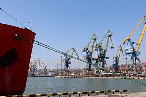 Морские порты Украины за пять месяцев превысили полугодовой объем перевалки зерна и руды прошлого года