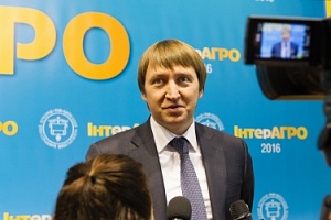 Министр Кутовой обещает сельхозработникам возвращать 50% стоимости закупленной техники