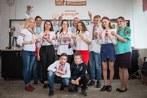 У Великій Бузовій на Шишаччині за підтримки «Астарти-Київ» учні з вчителем трудового навчання створили соціальне підприємство виробів з дерева