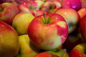 Цены на яблоки в Украине в течение мая выросли в 1,5-2 раза