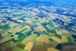 Велика кількість земельних ділянок з висоти пташиного польоту.